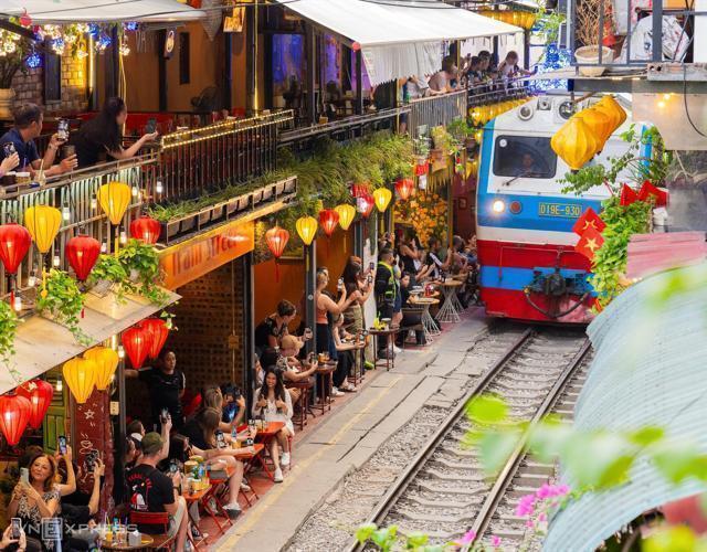 北越沁時光│紅鳳凰花號列車.國賓號下龍灣巡航.無購物5日(6人成行)